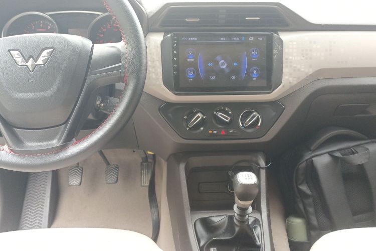 五菱汽车 五菱宏光 2019款 1.5L S标准型国VI LAR中控内饰16