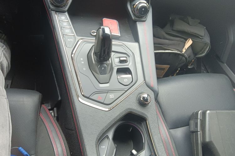 领克05 2020款 2.0TD 四驱劲Halo中控内饰18