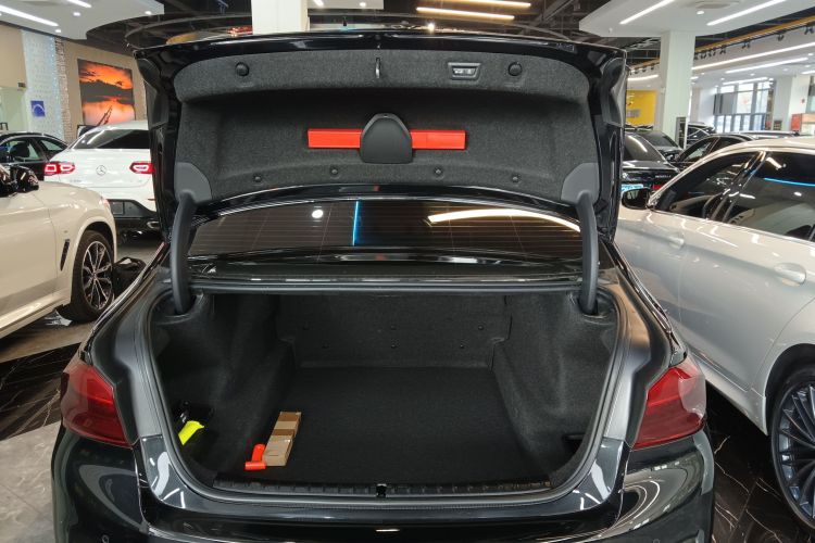 宝马5系 2020款 530Li 尊享型 M运动套装机舱底盘23