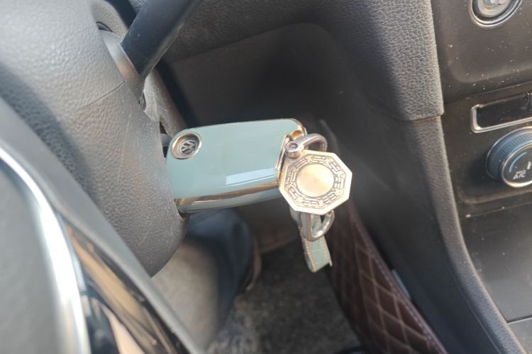 大众 高尔夫 2017款 1.6L 自动舒适百万辆纪念版中控内饰11