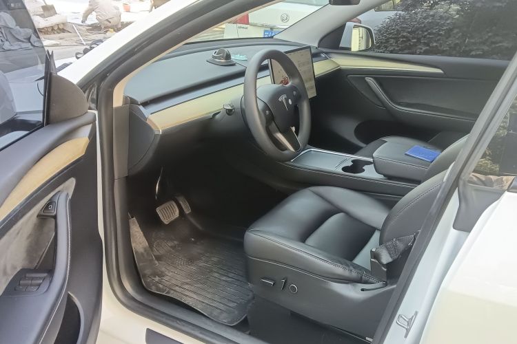 特斯拉 Model Y 2022款 改款 后轮驱动版中控内饰20