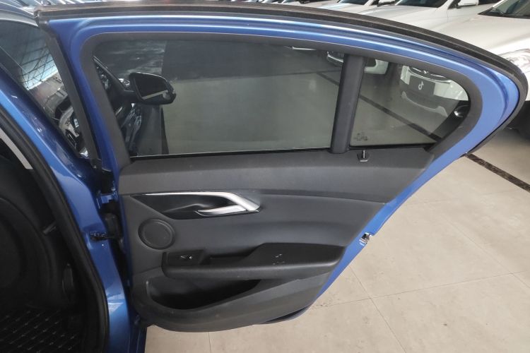 宝马1系 2019款 118i 时尚型中控内饰45