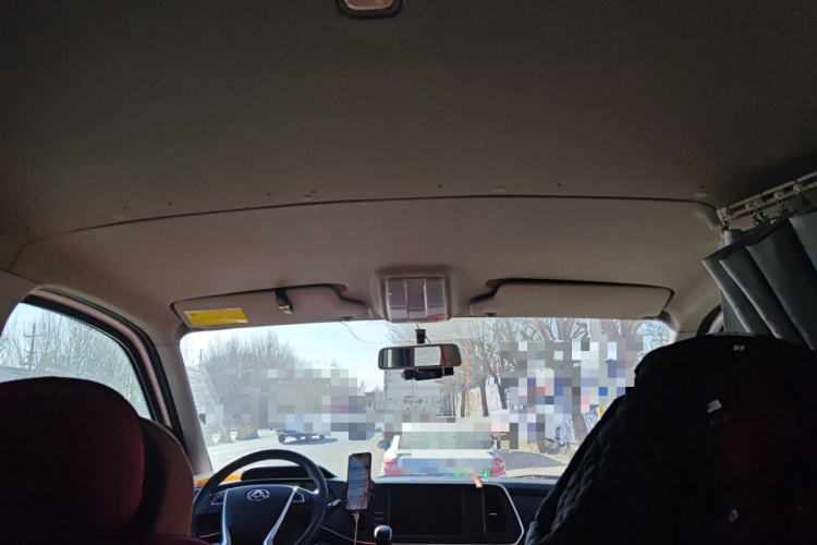 上汽大通MAXUS 新途V80 2025款 PRO傲运通 2.0T 手动长轴超低顶 6/7/8/9座中控内饰22