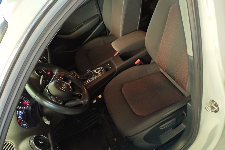 奥迪A3 2018款 30周年年型 Sportback 35 TFSI 进取型中控内饰19