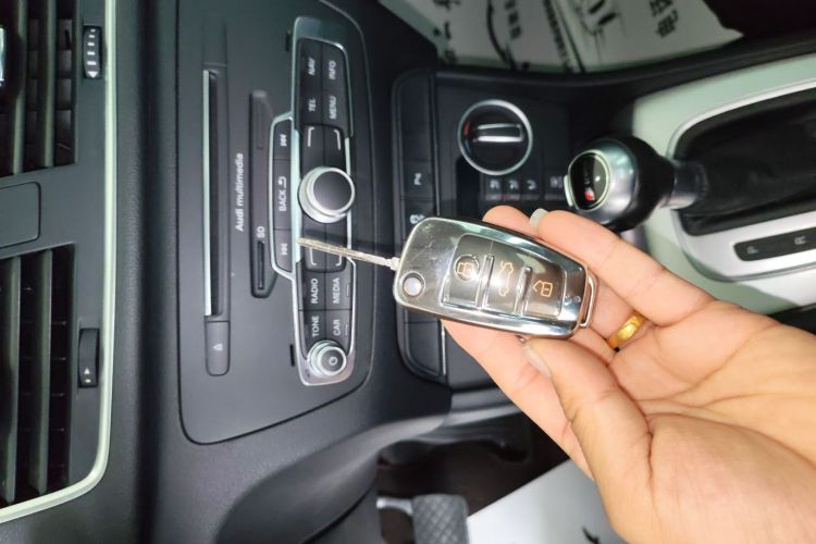 奥迪Q3 2018款 30周年年型 30 TFSI 时尚型中控内饰11