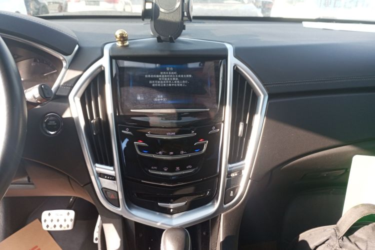 凯迪拉克SRX 2015款 3.0L 舒适型中控内饰16