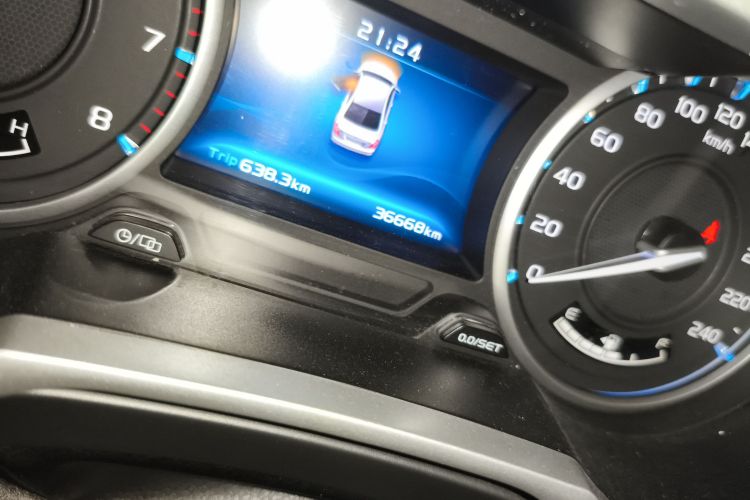 吉利汽车 帝豪 2017款 三厢百万款 1.5L 手动向上版中控内饰15