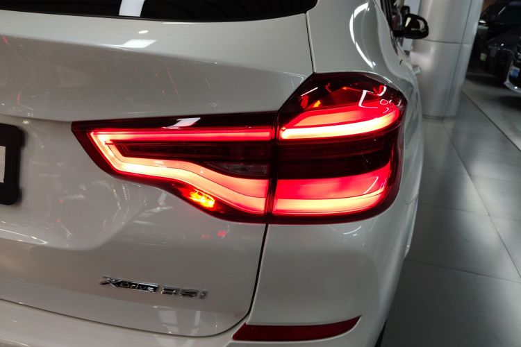 宝马X3 2020款 xDrive25i M运动套装车身外观9