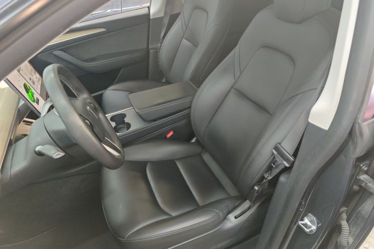 特斯拉 Model Y 2021款 长续航全轮驱动版中控内饰19