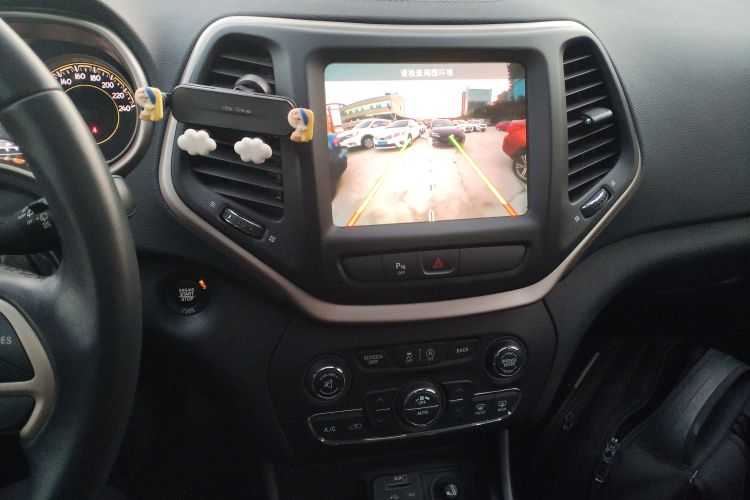 Jeep 自由光 2017款 2.0L 优越版中控内饰16