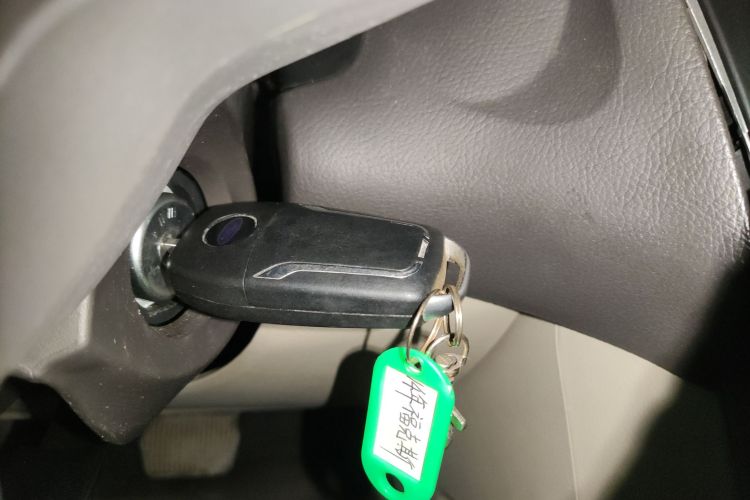 福特 福克斯 2012款 三厢 1.6L 自动风尚型中控内饰11