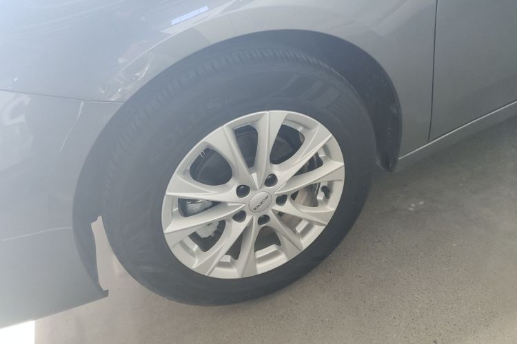 荣威i5 2023款 1.5L 手动舒享版车身外观6007