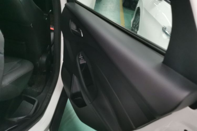 福特 福克斯 2015款 三厢 EcoBoost 125 自动超能风尚型中控内饰7006