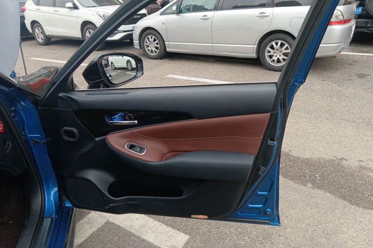 丰田 皇冠 2017款 2.0T 运动版中控内饰42