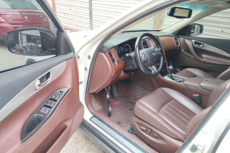 英菲尼迪QX50 2015款 2.5L 悦享版中控内饰20