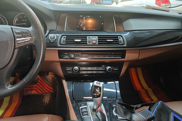 宝马5系(进口) 2015款 520i 典雅型中控内饰16