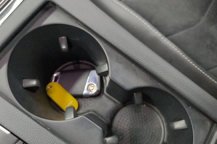 一汽-大众CC 2020款 330TSI 华颜版 国VI中控内饰7001