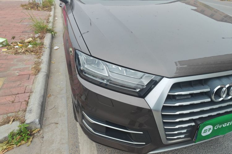 奥迪Q7 2018款 40 TFSI 舒适型车身外观8