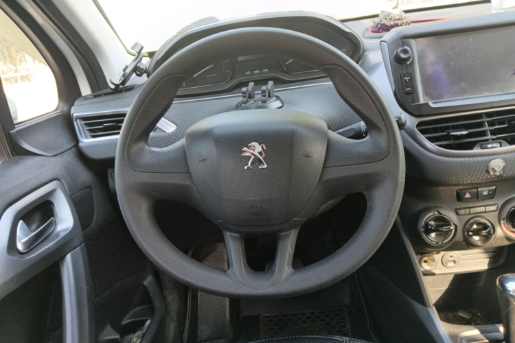 标致2008 2015款 1.6L 自动玩酷版中控内饰13