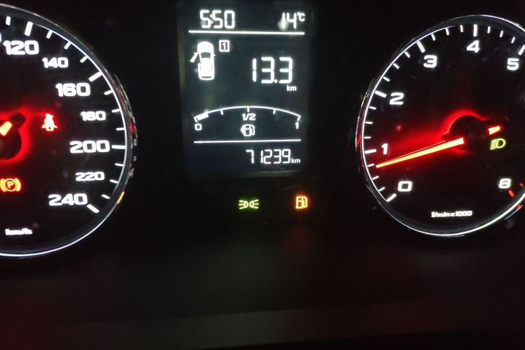 荣威RX5 2018款 20T 两驱手动互联网智尊版中控内饰15