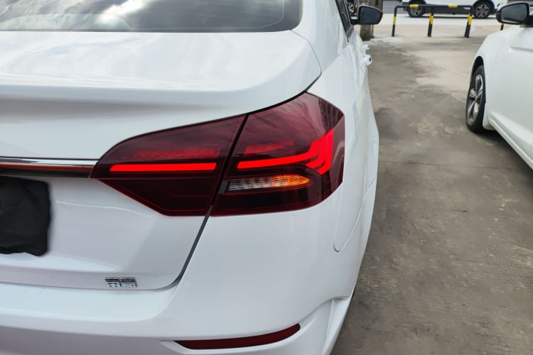 吉利汽车 帝豪 2021款 UP 1.5L CVT舒适型车身外观9