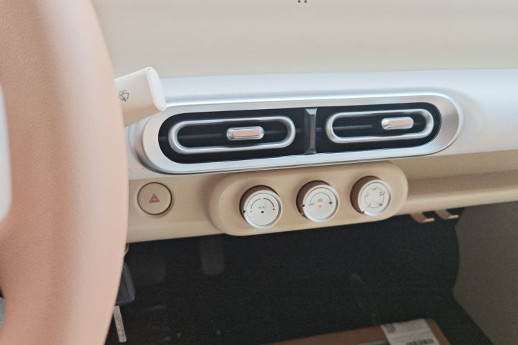 五菱汽车 宏光MINIEV 2024款 第三代 215km 青春版中控内饰16