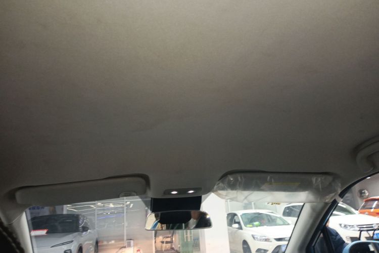 哪吒汽车 哪吒V 2021款 长续航娱乐版中控内饰22