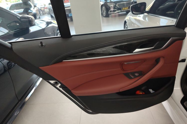 宝马5系 2020款 530Li 领先型 M运动套装中控内饰7008