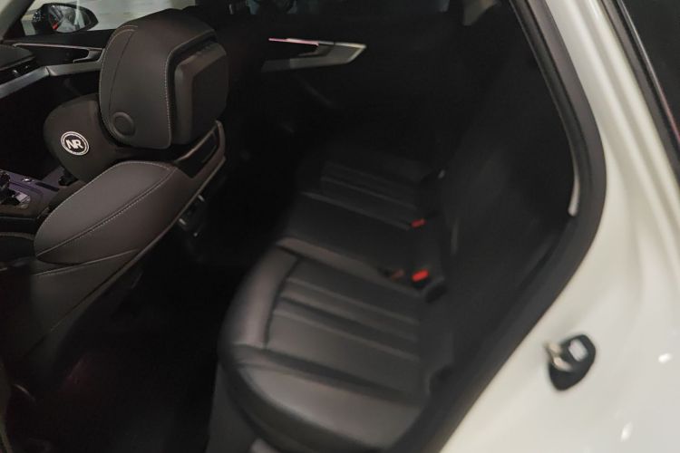 奥迪A4L 2022款 40 TFSI 豪华动感型中控内饰7004