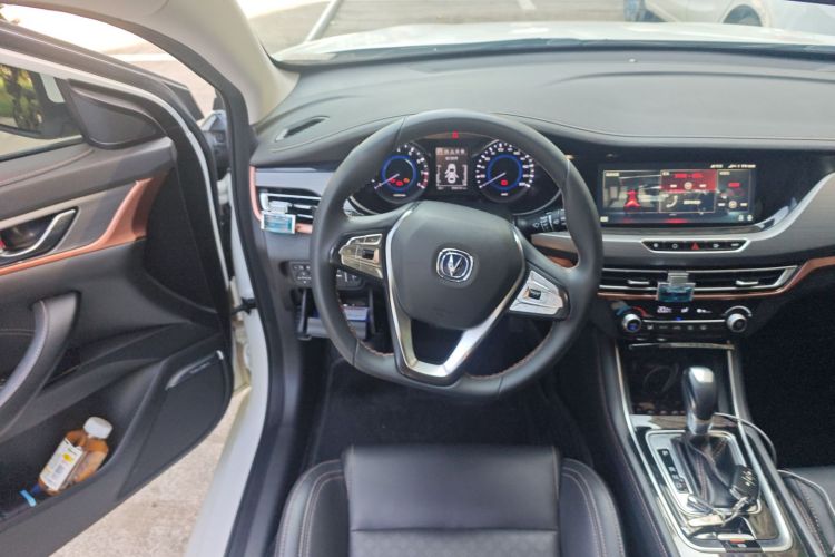 长安 逸动 2018款 XT 1.6L GDI 自动锐潮型 国V局部细节13