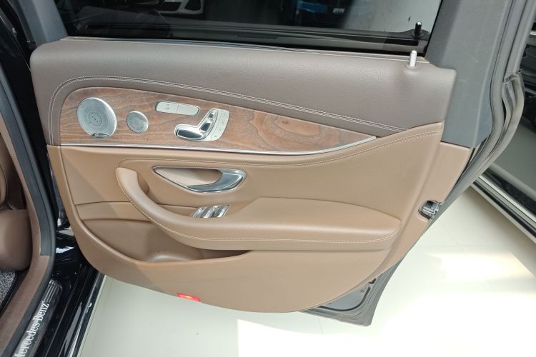 奔驰E级 2020款 改款 E 300 L 殊享版中控内饰7006