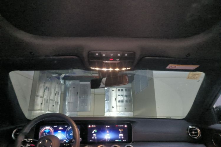 奔驰E级新能源 2021款 E 350 e L 插电式混合动力运动轿车中控内饰22