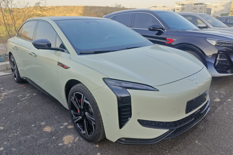 红旗EH7 2024款 760 Pro+ 四驱版车身外观3