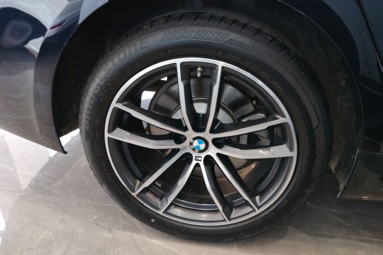 宝马5系 2022款 改款二 525Li M运动套装车身外观6008