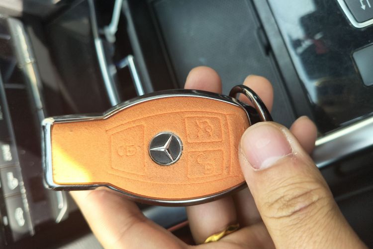 奔驰E级 2015款 E 200 L 运动型中控内饰11