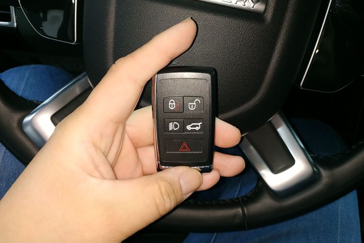 路虎 发现 2020款 2.0T 30周年特别版中控内饰11