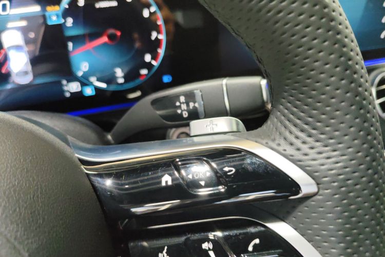 奔驰E级 2023款 E 300 L 运动豪华型中控内饰18