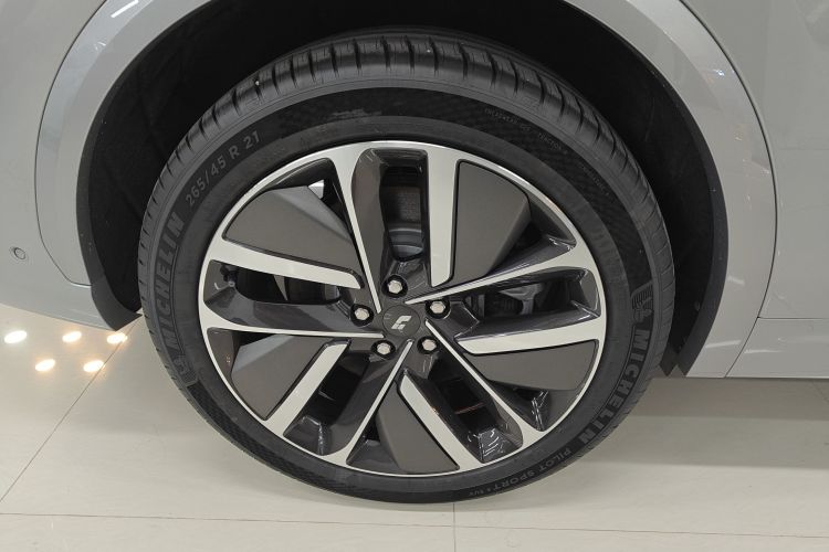 理想汽车 理想L7 2024款 Ultra车身外观6008