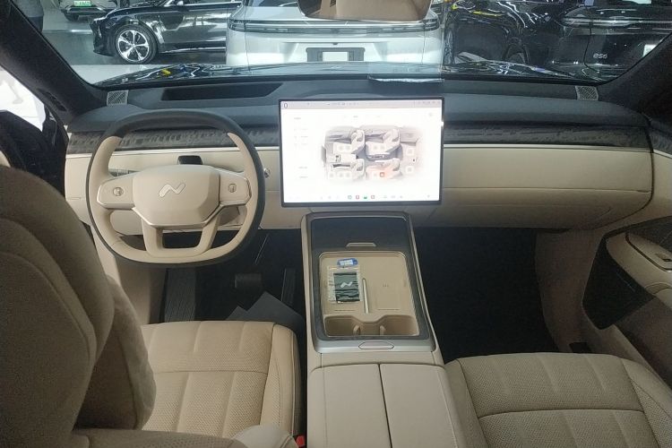 乐道L90 2025款 Ultra 六座版中控内饰7002