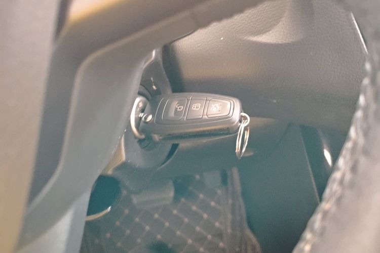 福特 福克斯 2018款 两厢经典 1.6L 自动风尚型智行版中控内饰7001