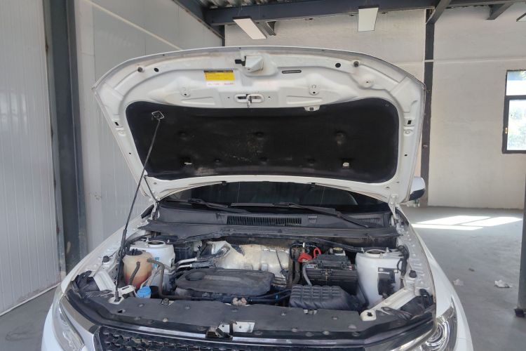 凯翼X3 2019款 1.5L 手动智耀版机舱底盘24