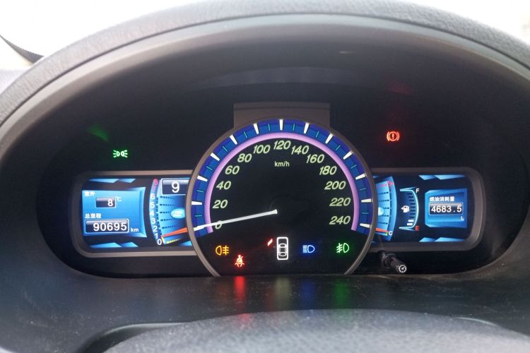 比亚迪S6 2014款 2.0L 手动豪华型 5座局部细节14