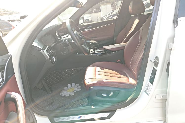 宝马5系 2022款 改款 525Li M运动套装中控内饰19