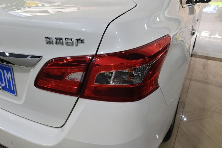 日产 轩逸 2022款 经典 1.6XE CVT舒适版车身外观9