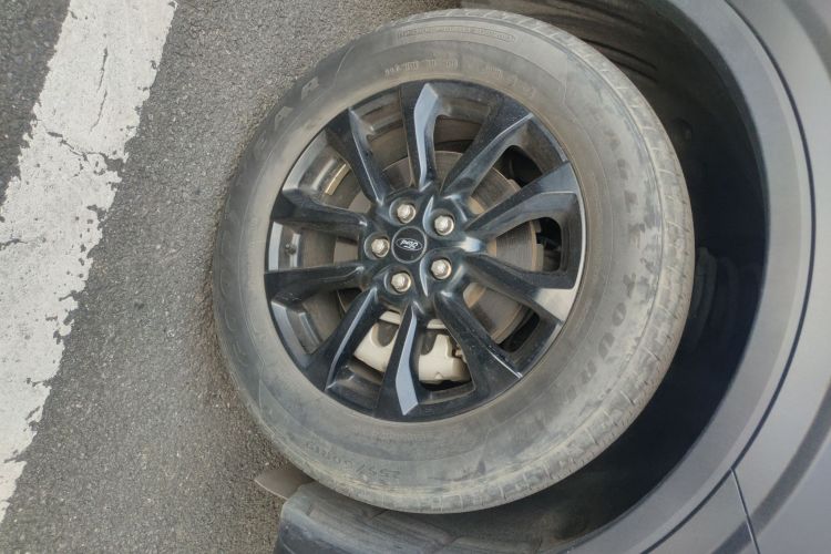 福特 2023款 锐界L 2.0T EcoBoost 两驱七座豪华型车身外观10