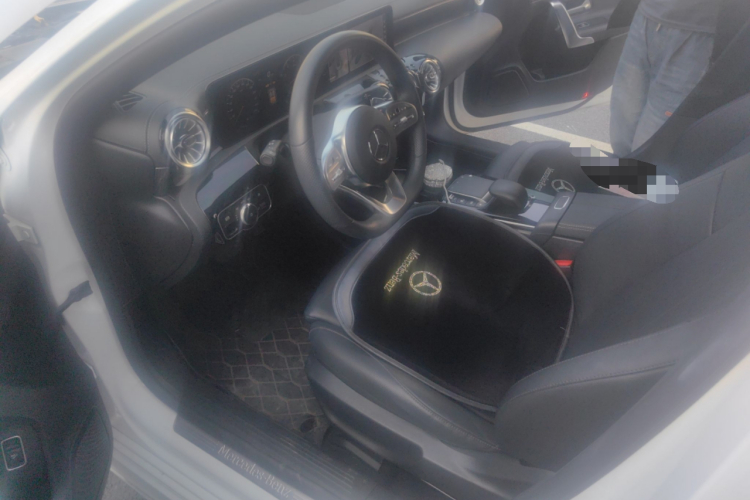 奔驰A级 2022款 改款 A 200 L 运动轿车时尚型中控内饰7003