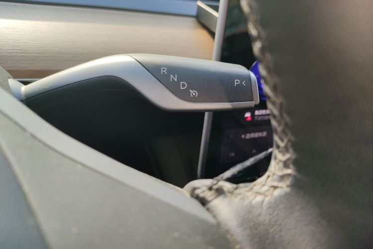 特斯拉 Model Y 2021款 标准续航后驱版中控内饰18