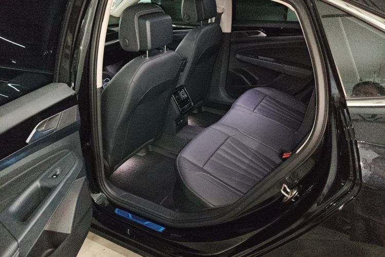 大众 帕萨特 2025款 出众款 330TSI 星空精英版中控内饰21