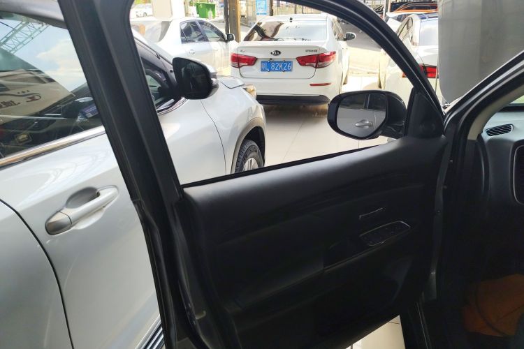 三菱 欧蓝德 2019款 2.4L 四驱致享版 7座 国VI中控内饰47