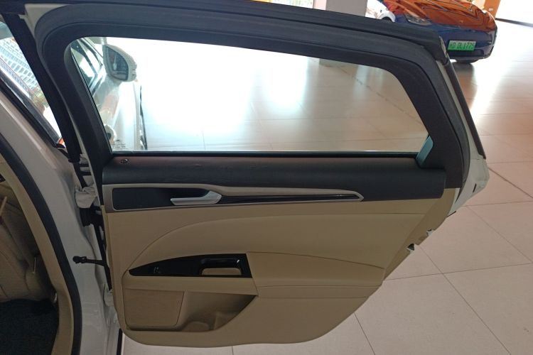 福特 蒙迪欧 2013款 1.5L GTDi180时尚型中控内饰7006